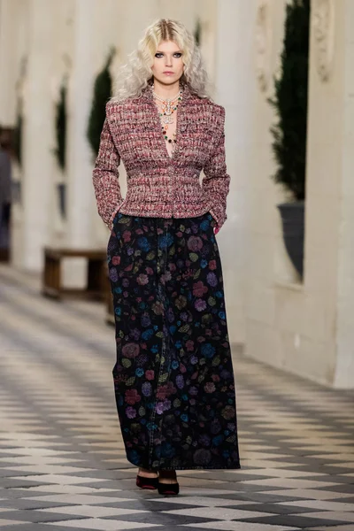 Look 18